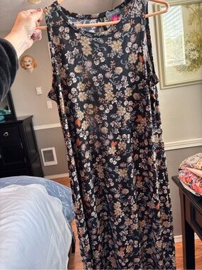 Vince Camuto Sleeveless Black Floral Maxi Dress. Size Small